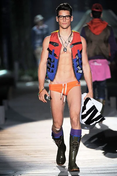 Look 13